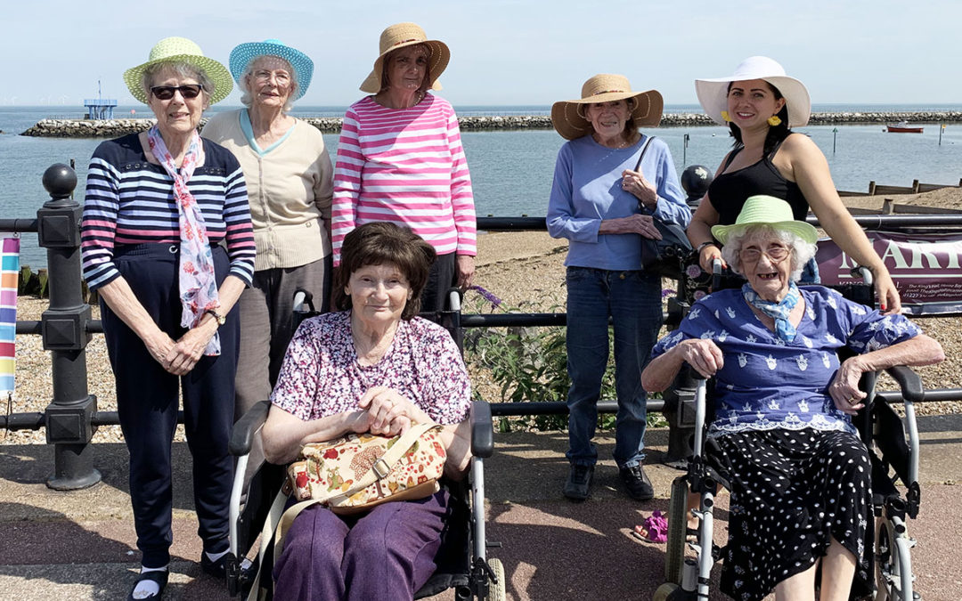 Lulworth House Residential Care Home ladies head to the seaside