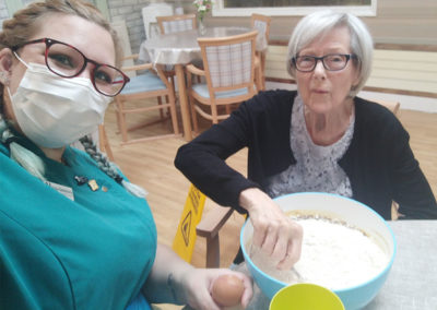 Resident and staff member mixing Parkin ingredients
