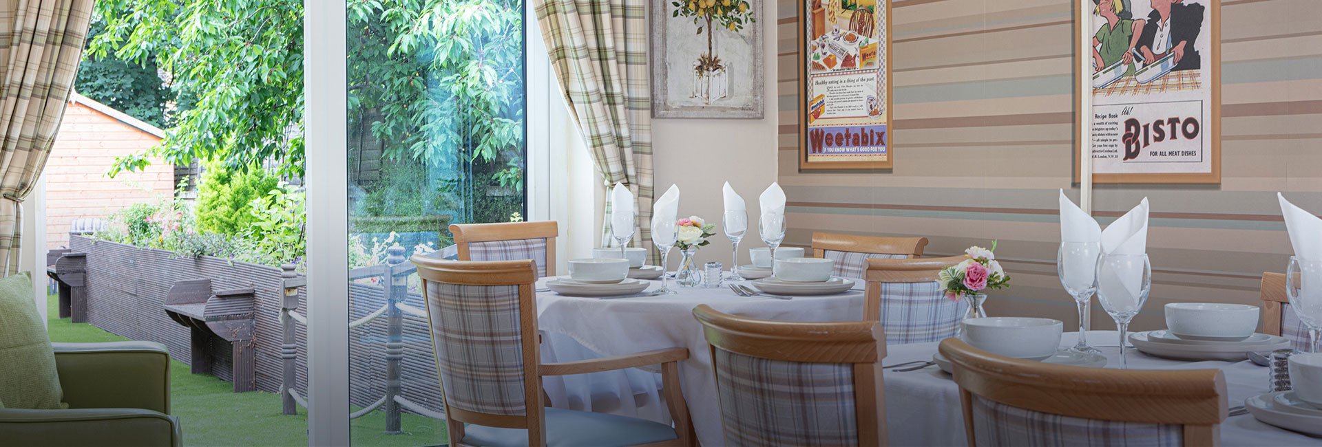 Lulworth House Dining Area Slider